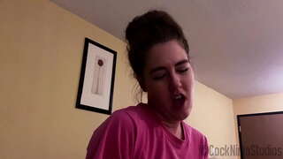 Обобщение На Сестра Кара Консолидирания Брат Си Да Мастурбира Върху Нея