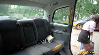 Лажни Такси Мину Морено трахнули у такси