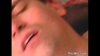 ���್ರಬುದ್ಧ ಹೊಂಬಣ್ಣದ ಸೂಳೆ ಕೋಳಿ ಹೀರುತ್ತದೆ ಮತ್ತು ಪಡೆಯುತ್ತದೆ