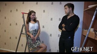 Жігіт қол қусырып