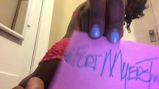 ���डपातळ जाड तरूणी दाखवते ती पाठीवर थाप मारणे करू शकता तिच्या लूट खूप!