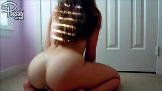 ���ုံနှိပ်ထုတ်ဝေသံုးေကိုကော်ဇောပေါ်အိမ်မှာ